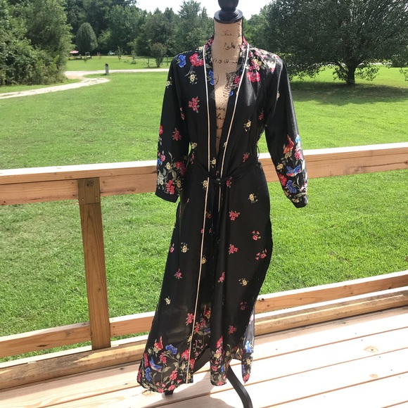 ✨New! Black Floral Print Bubble Sleeve Kimono⭐️5⭐️ - Picture 3 of 6